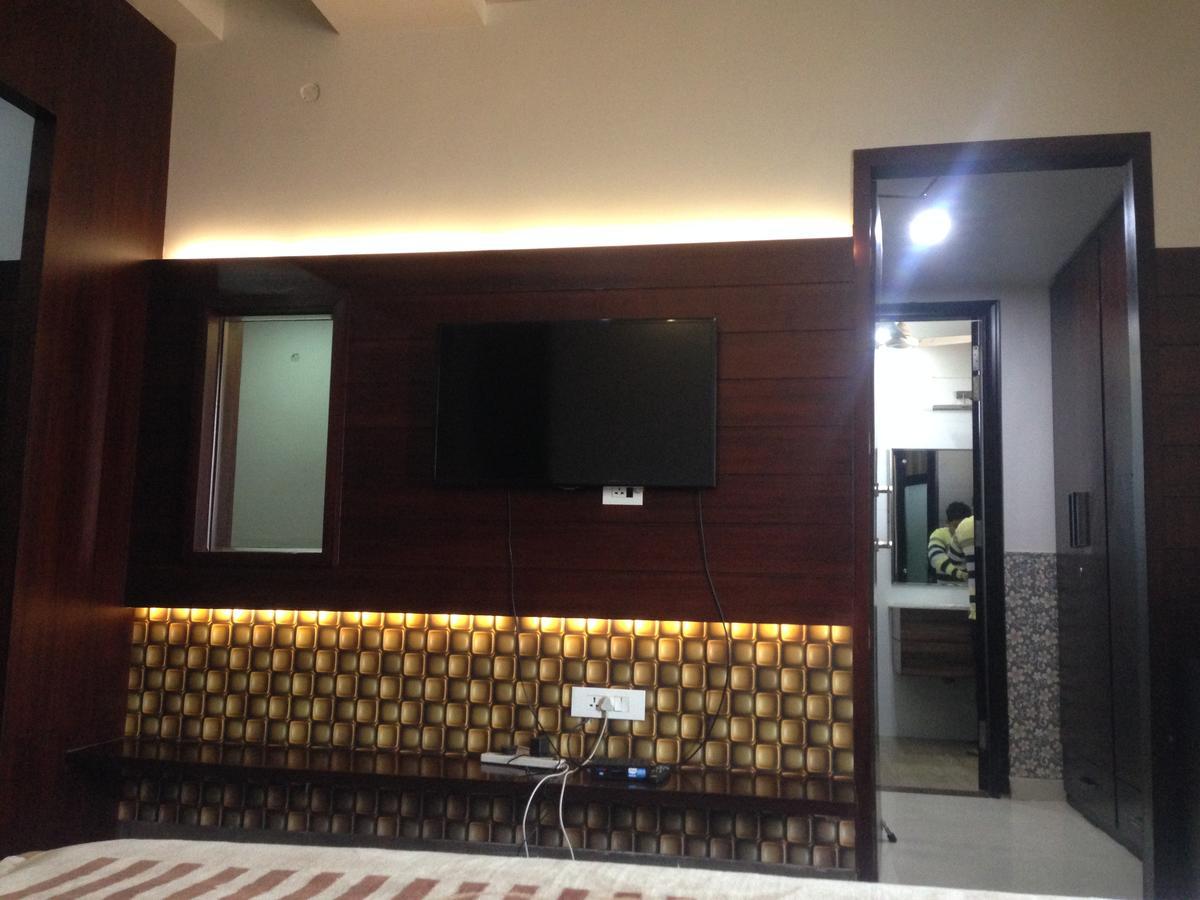 Hotel D2M Mānsa エクステリア 写真