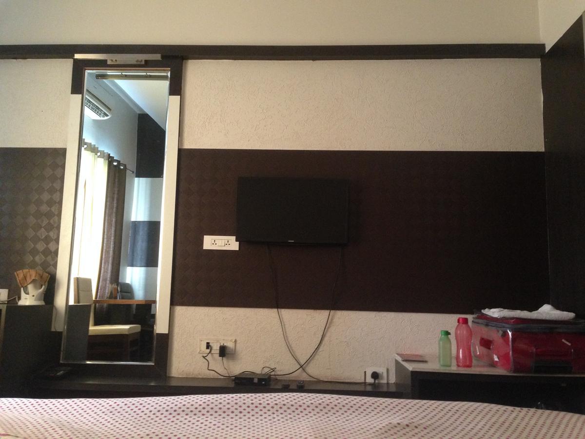 Hotel D2M Mānsa エクステリア 写真