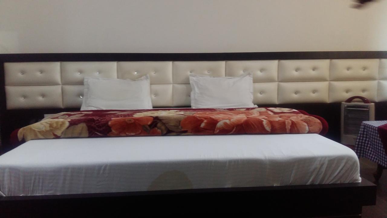 Hotel D2M Mānsa エクステリア 写真